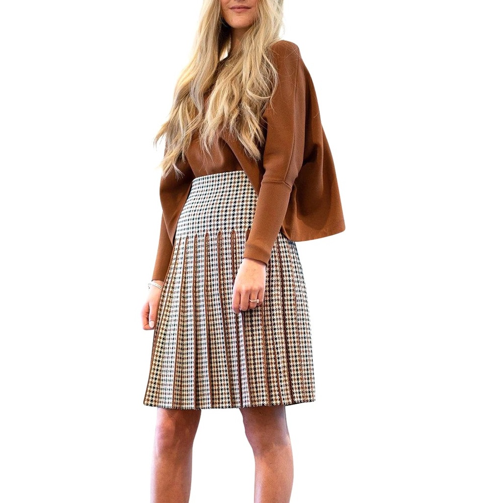 Apparalel Infinity Houndstooth Pleated Skirt in Camel and Black